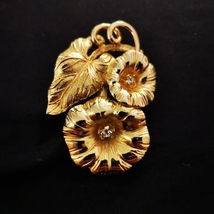 VINTAGE CHRISTIAN DIOR BROOCH IN GOLD METAL